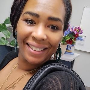 Meet your Posher, Monique